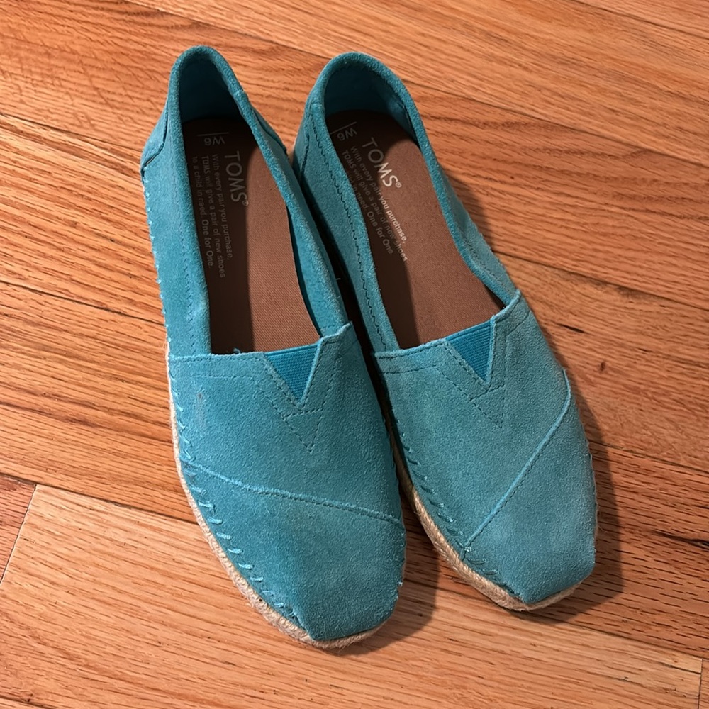 Tom’s Suede Rope Sole shoes